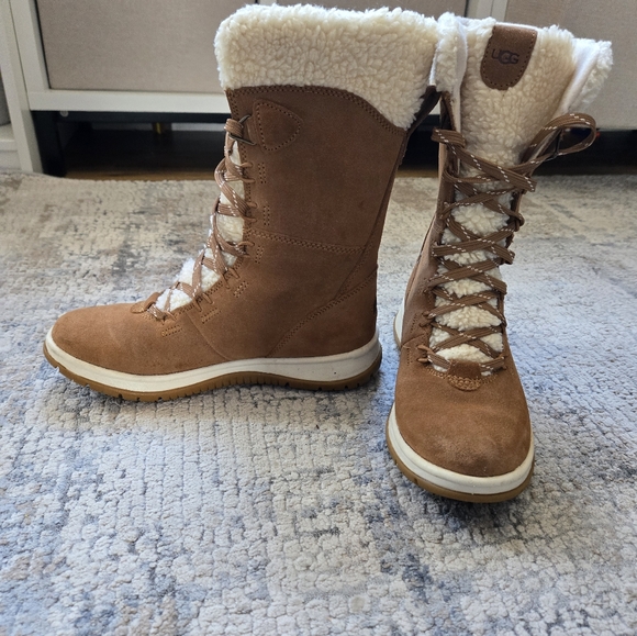 UGG Tall Lakeside Boots - Picture 3 of 3
